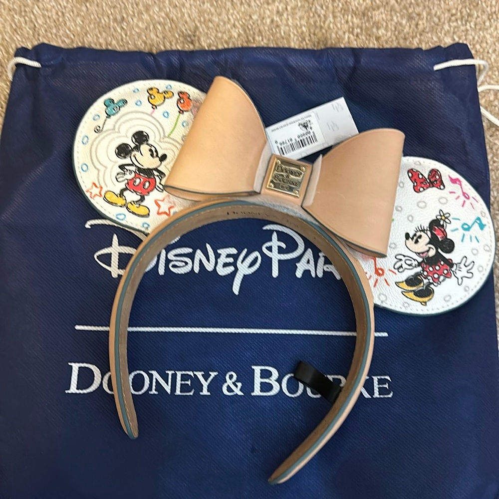 NWT Disney Dooney & Bourke Sketch Ears -- SOLD OUT